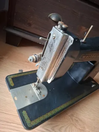 Máquina de coser Wertheim antigua