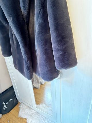 Abrigo de pelo Zara gris talla única