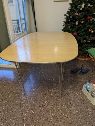 Mesa comedor estilo retro madera y metal