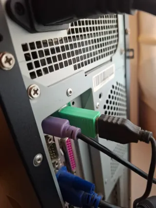 Ordenador de mesa completo