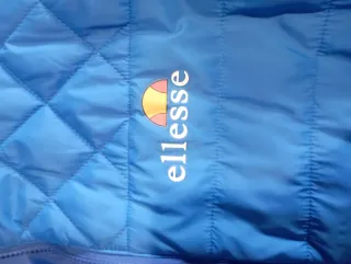 Chaqueta Ellesse azul acolchada