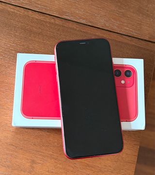 iPhone 11 128GB Rojo en muy buen estado.