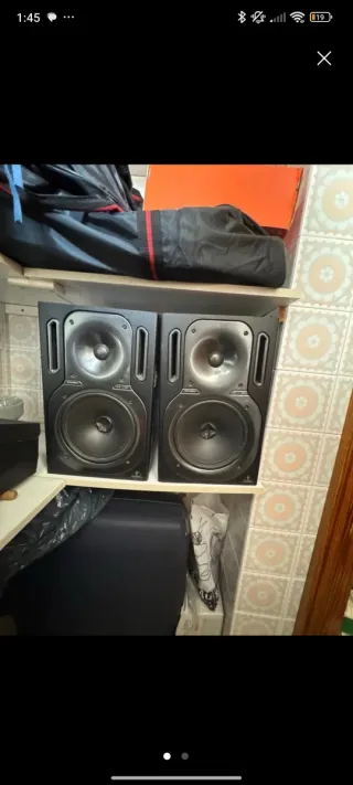 Altavoces Behringer Negros