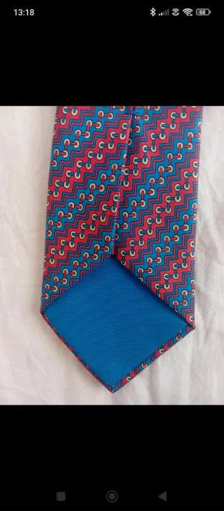 Corbata Hermes Rayas Rojas y Azules