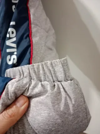 Abrigo niño Levi's gris
