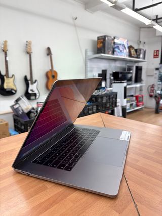 MacBook Pro 15" 2017 16GB RAM 500GB SSD