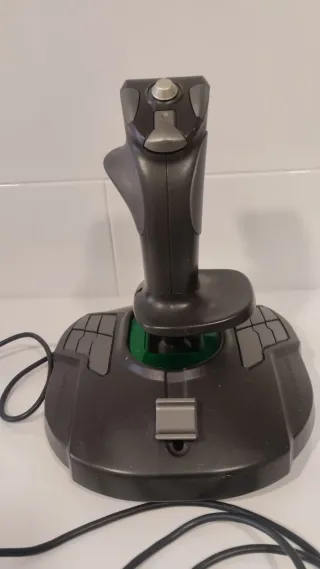 Joystick USB Thrustmaster para PC