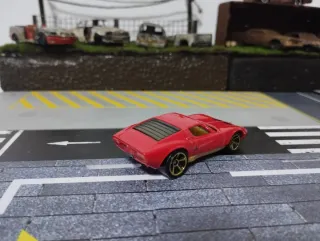 Hot Wheels '71 Lamborghini Miura SV Rojo