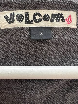 Sudadera Volcom con estampado calaveras