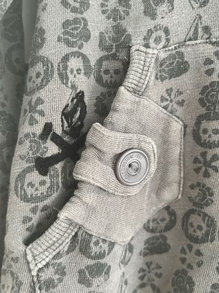 Sudadera Volcom con estampado calaveras