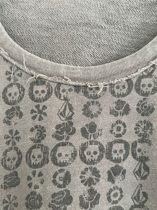 Sudadera Volcom con estampado calaveras