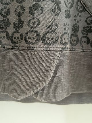 Sudadera Volcom con estampado calaveras