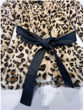 Abrigo pelo sintético leopardo