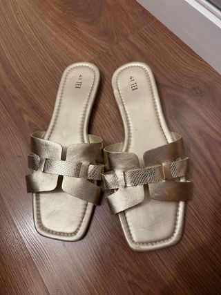 Chanclas doradas talla 41