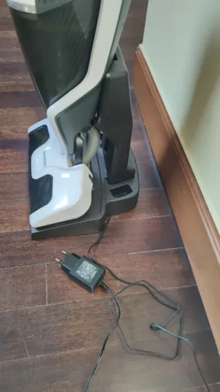 Aspiradora 2 en 1 sin cable + base carga