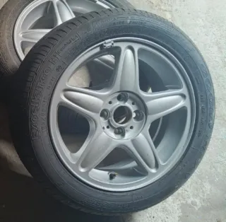 4 Llantas de aleación + 4 neumáticos GOOD YEAR