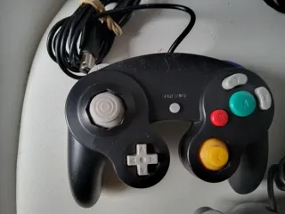Lote 3 mandos Nintendo Gamecube.