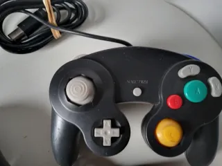 Lote 3 mandos Nintendo Gamecube.