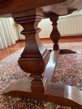 Mesa comedor de nogal