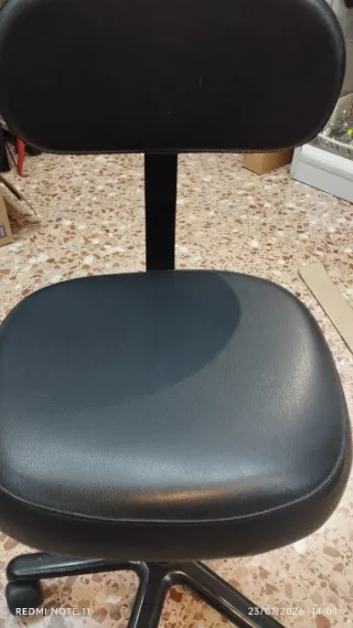 Silla de oficina negra
