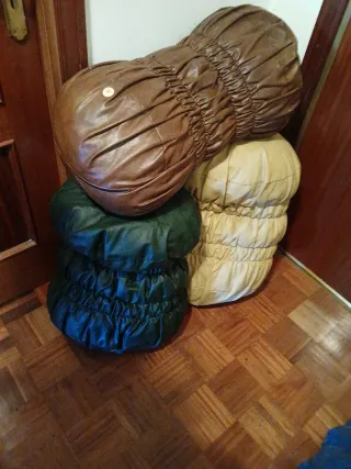 Puff de cuero marrón y verde