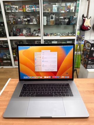 MacBook Pro 15” 2017 i7 16GB RAM 500GB SSD