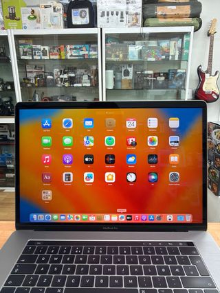 MacBook Pro 15” 2017 i7 16GB RAM 500GB SSD