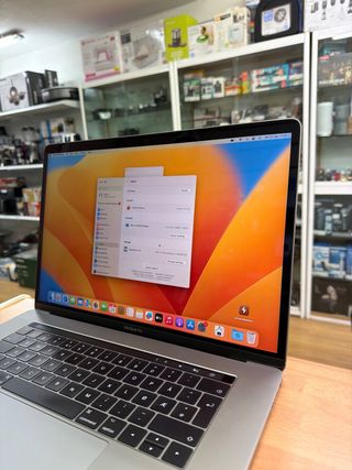 MacBook Pro 15” 2017 i7 16GB RAM 500GB SSD