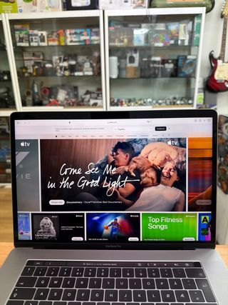 MacBook Pro 15” 2017 i7 16GB RAM 500GB SSD