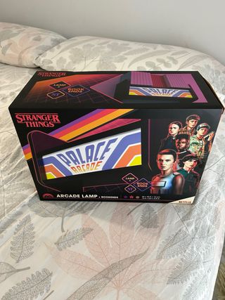 Lámpara Arcade Stranger Things + Librerías