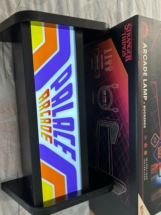 Lámpara Arcade Stranger Things + Librerías