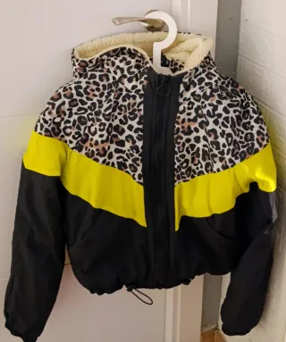 Chaqueta con estampado de leopardo y bloques de co