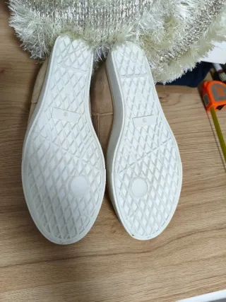 Zapatos cuña ante beige talla 38, Nuevos