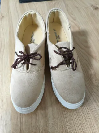 Zapatos cuña ante beige talla 38, Nuevos