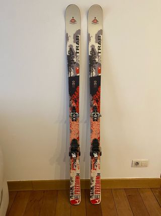 Esquís travesía SKITRAB FREEDOM 84+fijaciones