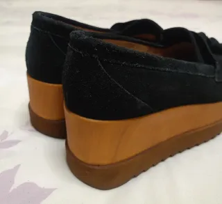 Mocasines ante negros con cuña