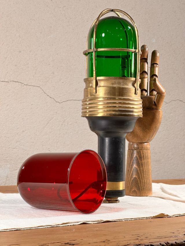 Antigua lámpara náutica