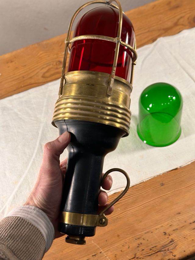 Antigua lámpara náutica