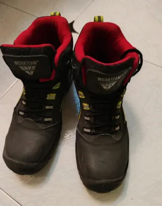 Botas seguridad Workteam P2901 negras y rojas
