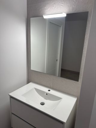 Mueble baño espejo y lavabo