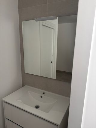 Mueble baño espejo y lavabo