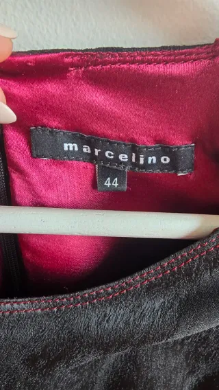 Vestido negro ajustado con detalles rojos