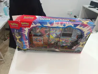 Caja Pokémon Mega-Lucario EX
