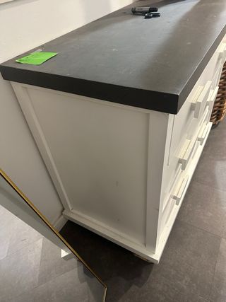 Cajonera de madera gris y blanca