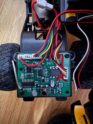 Coche RC Hb R1601 Amarillo