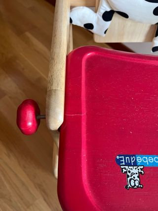 Trona de madera convertible en silla y mesa