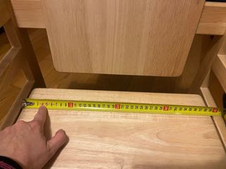 Trona de madera convertible en silla y mesa