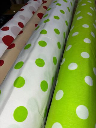 Tejido popelín y crespon lunares, doble de ancho