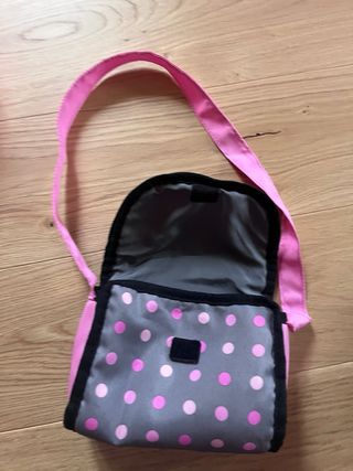 Cuna, bañera, orinal, babero y bolsita para muñeca