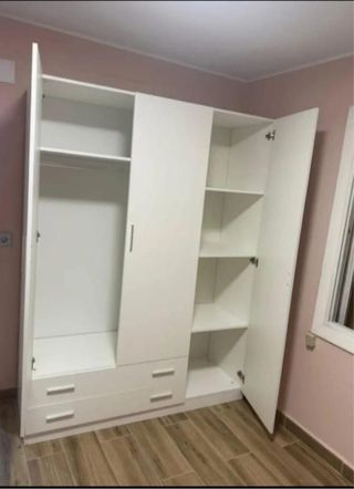 Armario blanco de madera